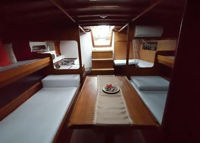 Etesia B&B Sailboat